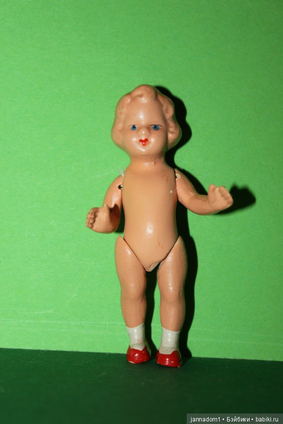 Керамическая куколка Tebu Теоdor Buschbaum с рельефными волосами, клеймо, высота 9 см