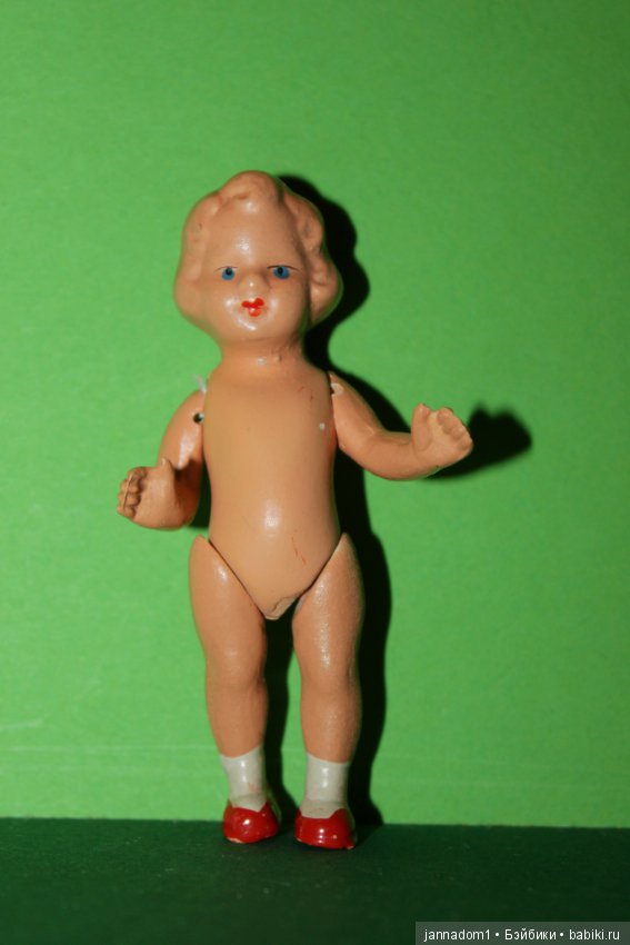 Керамическая куколка Tebu Теоdor Buschbaum с рельефными волосами, клеймо, высота 9 см (фото 2)
