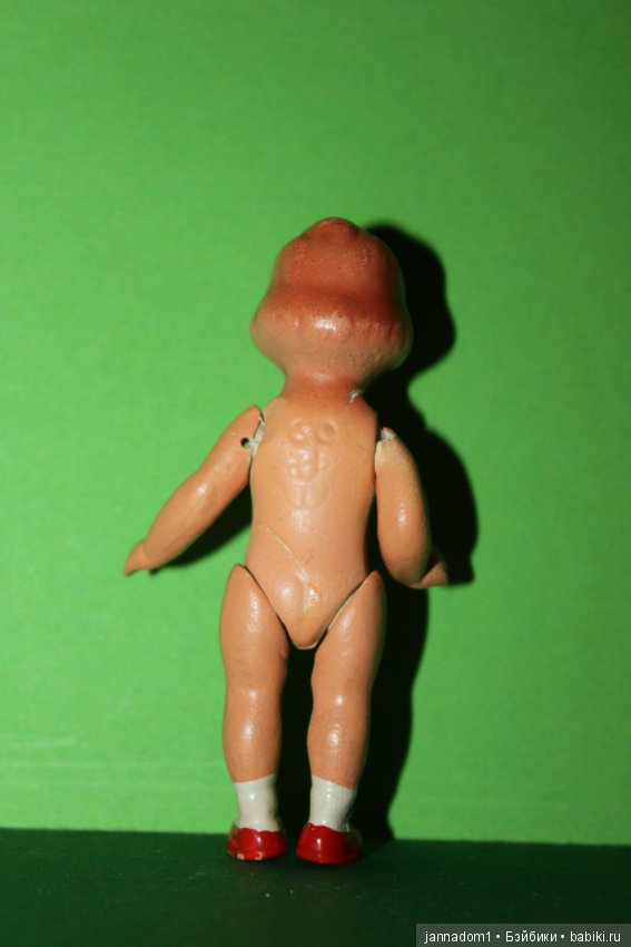 Керамическая куколка Tebu Теоdor Buschbaum с рельефными волосами, клеймо, высота 9 см (фото 4)