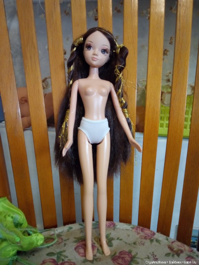 Sonya Kurhn в зеленом платье, нежная куколка (фото 5)