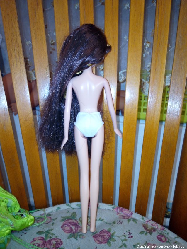 Sonya Kurhn в зеленом платье, нежная куколка (фото 6)