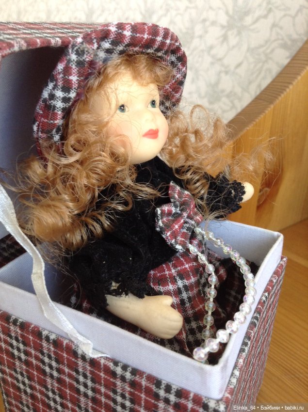 Маленькая фарфоровая кудряшка, в родной коробочке- шкатулке (фото 6)