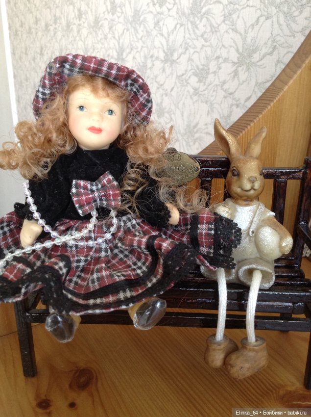 Маленькая фарфоровая кудряшка, в родной коробочке- шкатулке