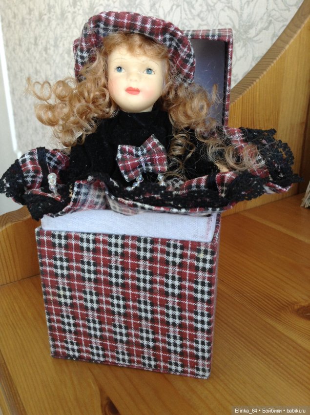 Маленькая фарфоровая кудряшка, в родной коробочке- шкатулке (фото 4)