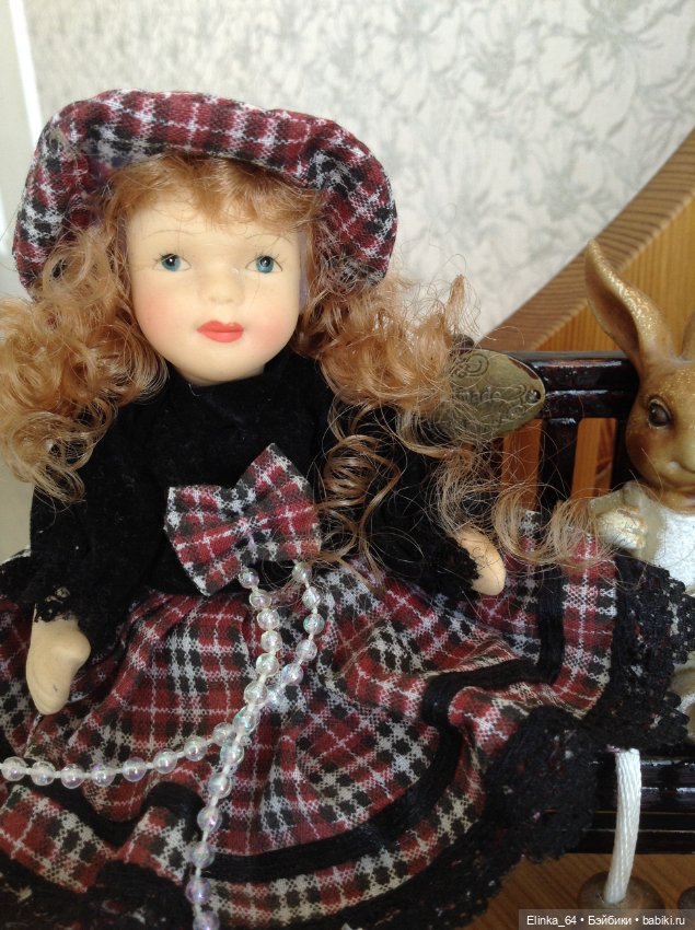 Маленькая фарфоровая кудряшка, в родной коробочке- шкатулке (фото 2)