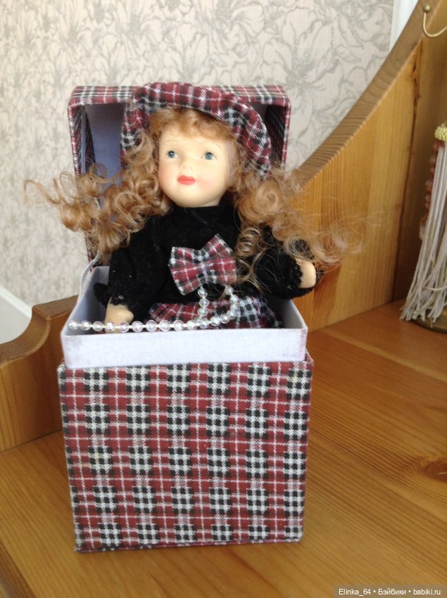 Маленькая фарфоровая кудряшка, в родной коробочке- шкатулке (фото 5)