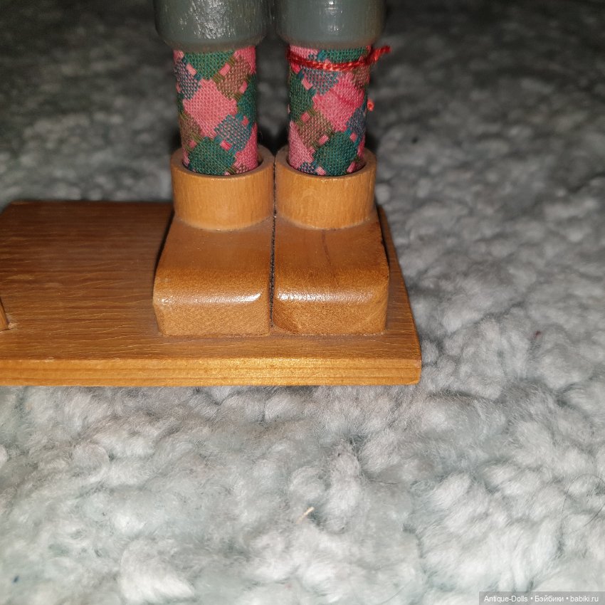 Винтажная фигурка Erzgebirgische Volkskunst, коробейник (фото 10)