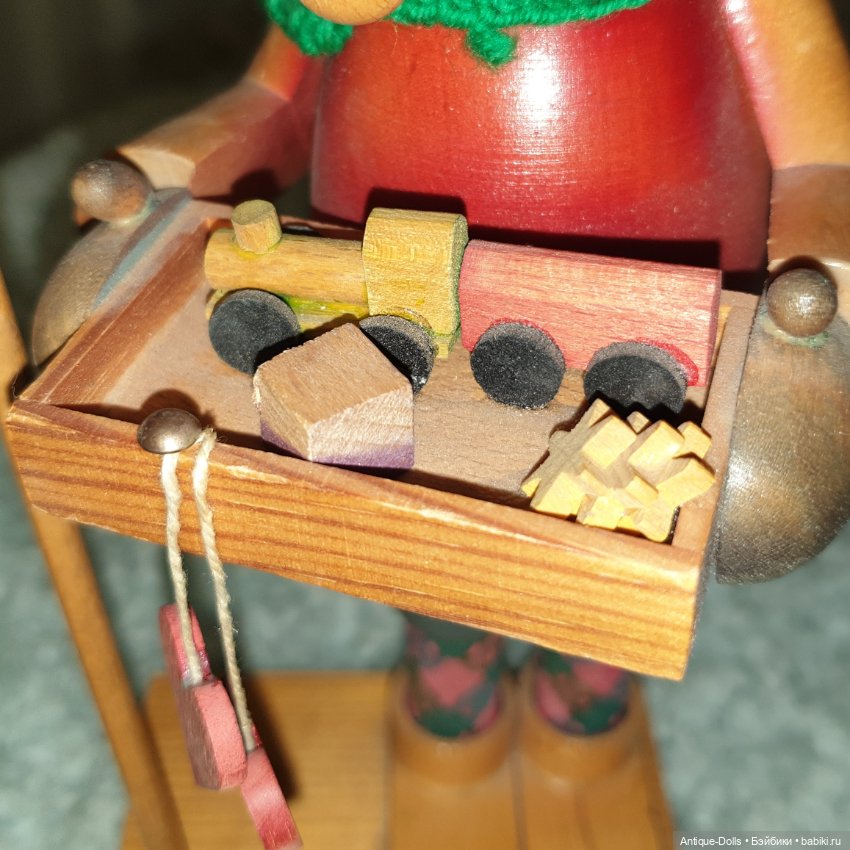 Винтажная фигурка Erzgebirgische Volkskunst, коробейник (фото 7)