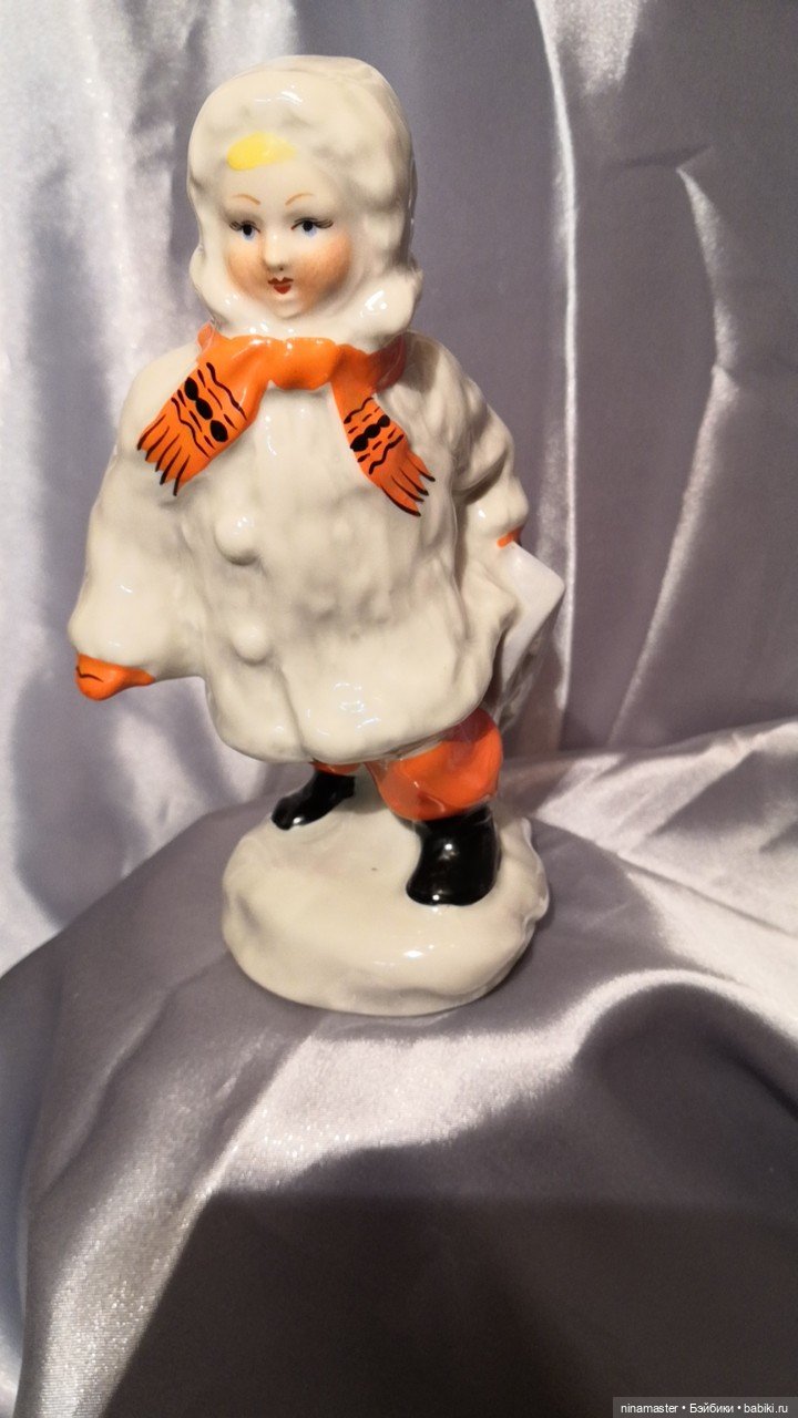 Фарфоровая статуэтка Девочка с санками (фото 7)