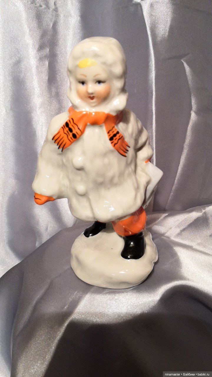 Фарфоровая статуэтка Девочка с санками (фото 10)
