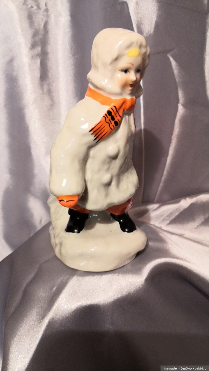 Фарфоровая статуэтка Девочка с санками (фото 3)