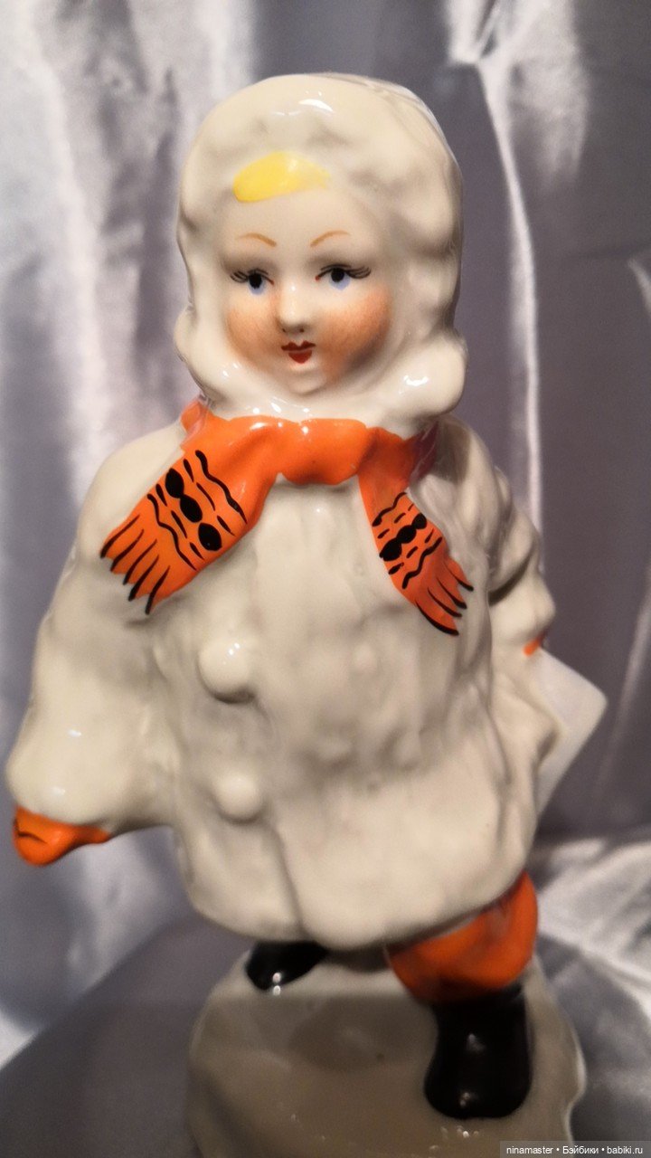 Фарфоровая статуэтка Девочка с санками (фото 8)