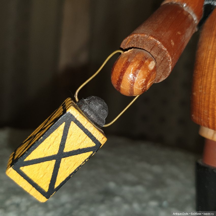 Винтажная фигурка Erzgebirgische Volkskunst, дровосек (фото 3)