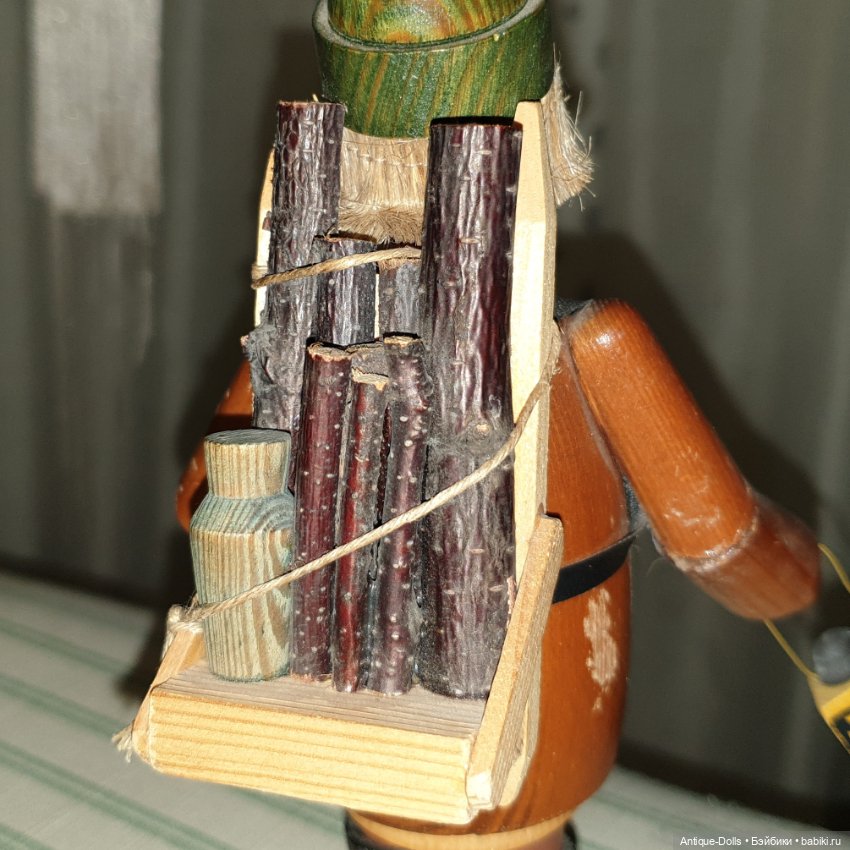 Винтажная фигурка Erzgebirgische Volkskunst, дровосек (фото 8)