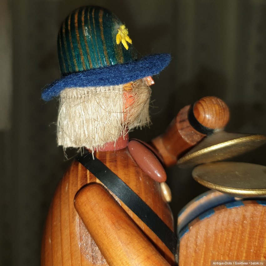 Винтажная фигурка Erzgebirgische Volkskunst, барабанщик (фото 8)