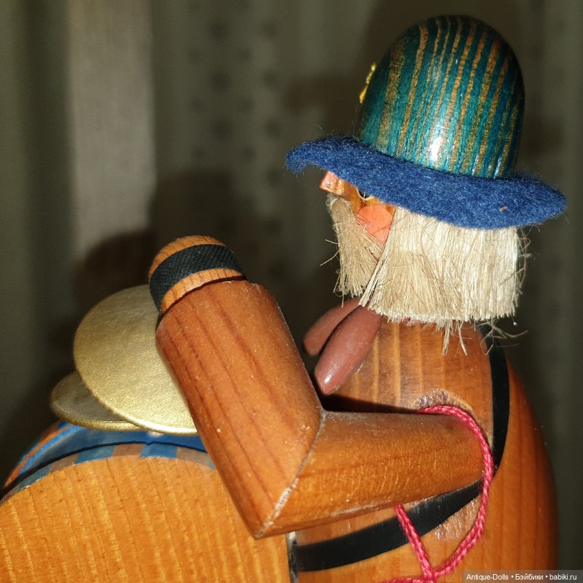 Винтажная фигурка Erzgebirgische Volkskunst, барабанщик