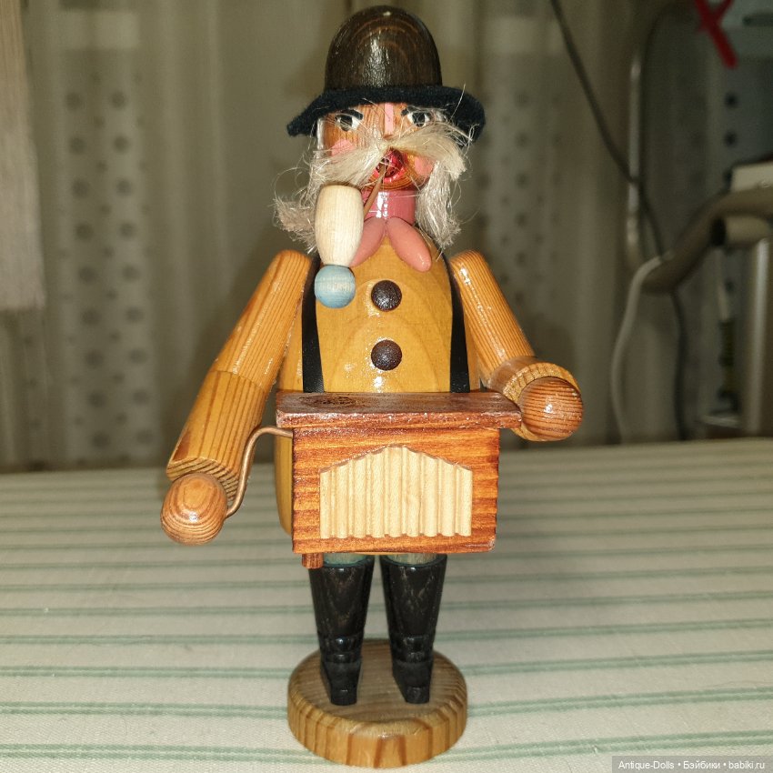 Винтажная фигурка Erzgebirgische Volkskunst, шарманьщик (фото 2)