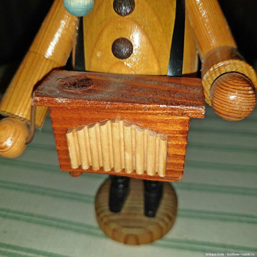 Винтажная фигурка Erzgebirgische Volkskunst, шарманьщик (фото 3)