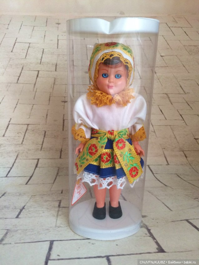 Куклы в национальных чешских костюмах