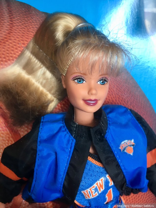 Шарнирная Барби Баскетболистка / New York Knicks Barbie NBA (фото 3)