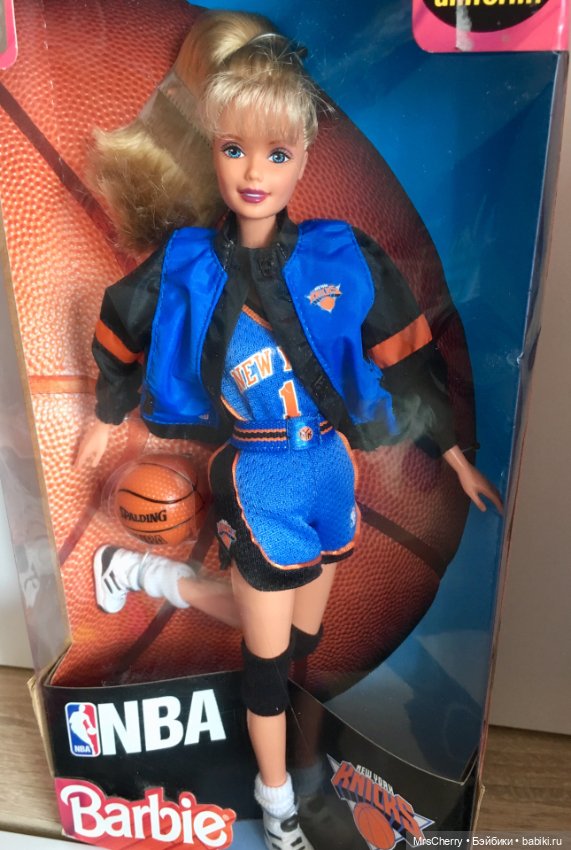 Шарнирная Барби Баскетболистка / New York Knicks Barbie NBA