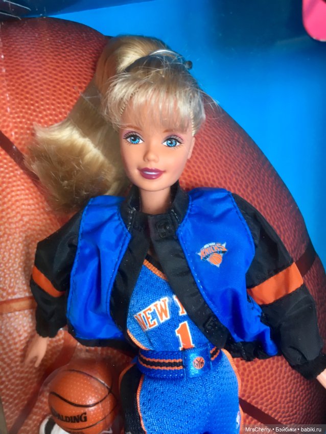 Шарнирная Барби Баскетболистка / New York Knicks Barbie NBA