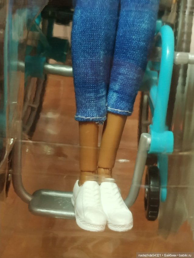 Барби на инвалидном кресле