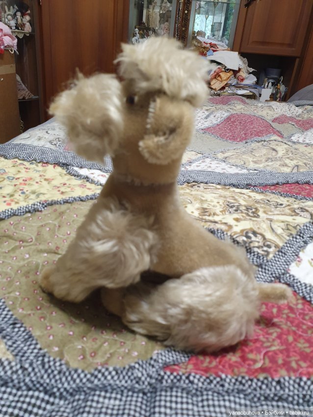 Винтажные бежевый и черный артикуляционные пудели для антикварной куколки (фото 6)