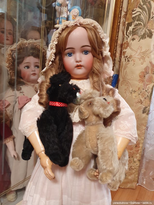 Винтажные бежевый и черный артикуляционные пудели для антикварной куколки