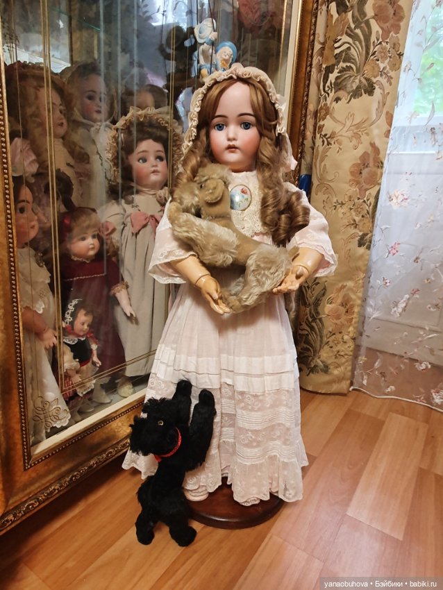 Винтажные бежевый и черный артикуляционные пудели для антикварной куколки (фото 2)