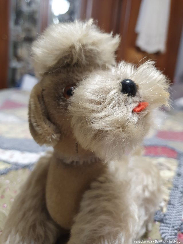 Винтажные бежевый и черный артикуляционные пудели для антикварной куколки (фото 9)