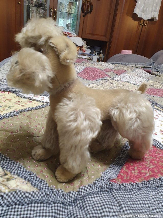 Винтажные бежевый и черный артикуляционные пудели для антикварной куколки (фото 7)