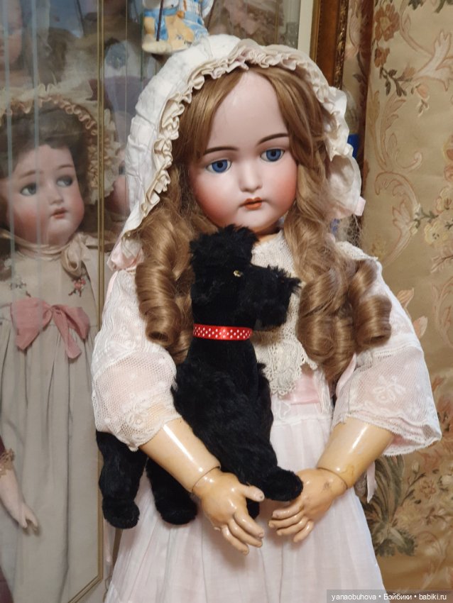 Винтажные бежевый и черный артикуляционные пудели для антикварной куколки (фото 4)