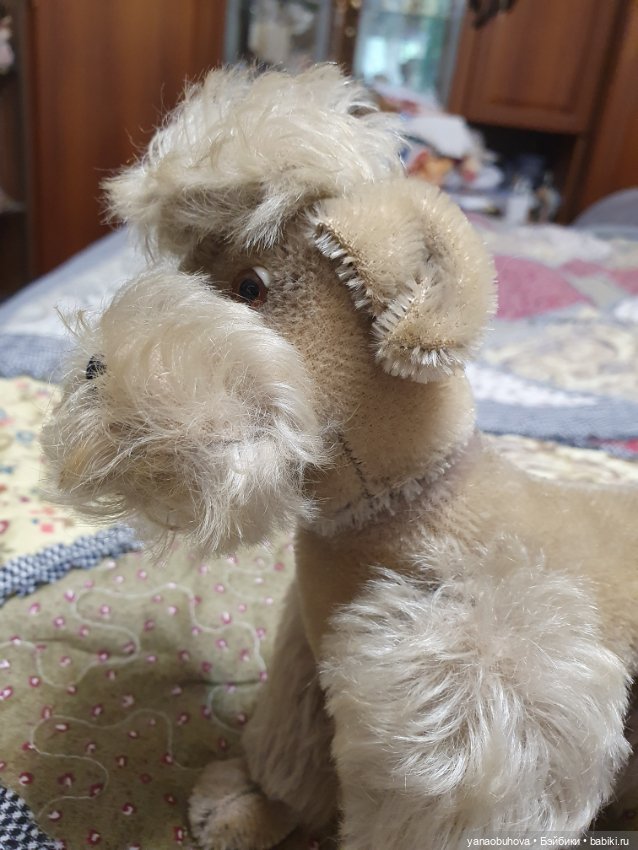 Винтажные бежевый и черный артикуляционные пудели для антикварной куколки (фото 8)