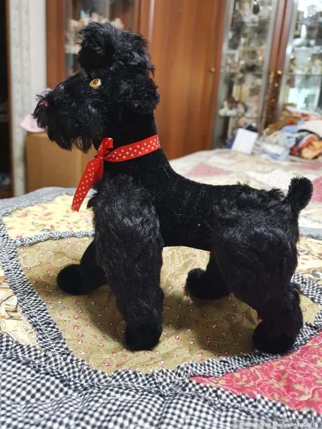 Винтажные бежевый и черный артикуляционные пудели для антикварной куколки