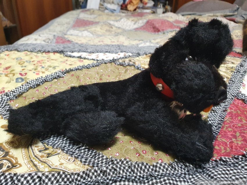 Черный плюшевый винтажный пудель. Только лежит (фото 5)