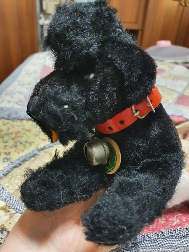 Черный плюшевый винтажный пудель. Только лежит (фото 7)