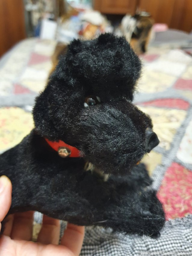 Черный плюшевый винтажный пудель. Только лежит (фото 8)