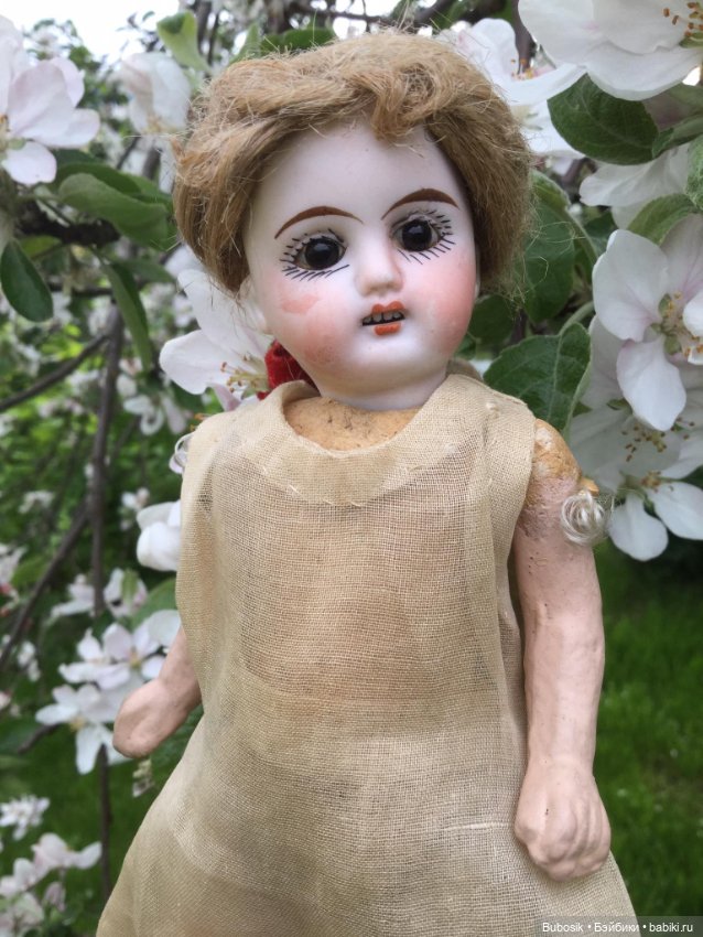 Маленькая ,очень редкая куколка в трогательной коробочке (фото 3)