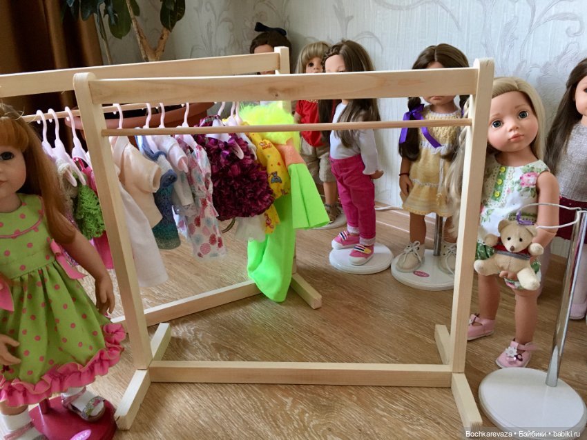 Вешалка для одежды с плечиками (фото 2)