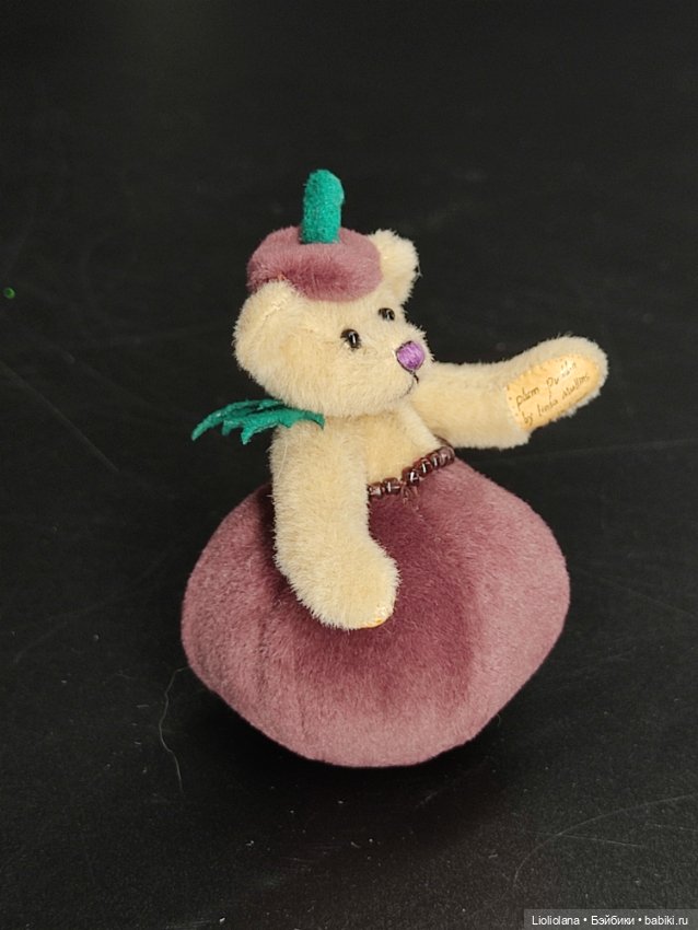 Мишка Сливовый Пудинг от Linda Mullins. 7 см. Миниатюра (фото 4)