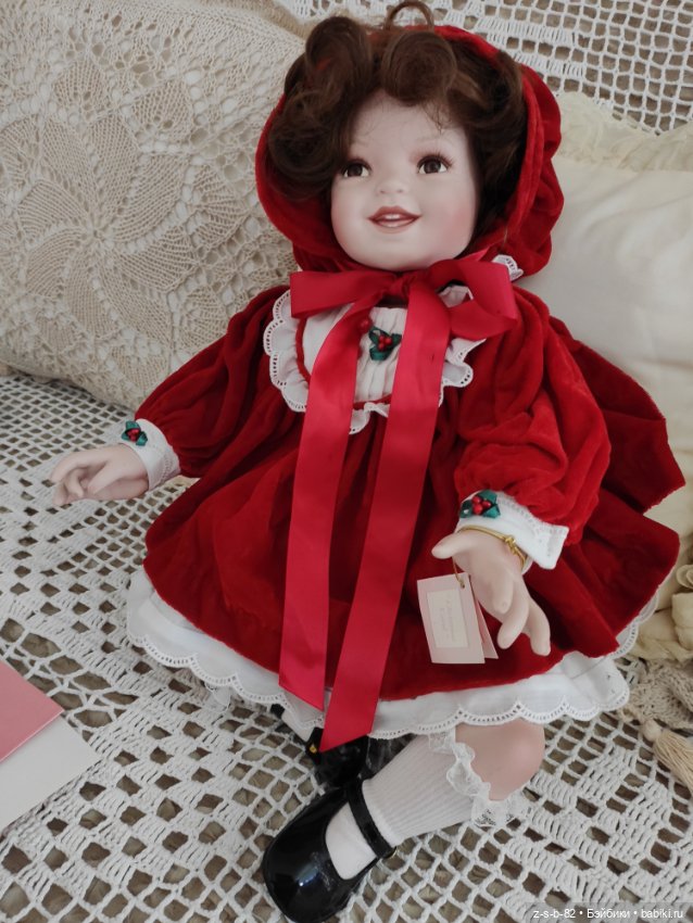 Очень красивая парадная кукла Crristmas Carol