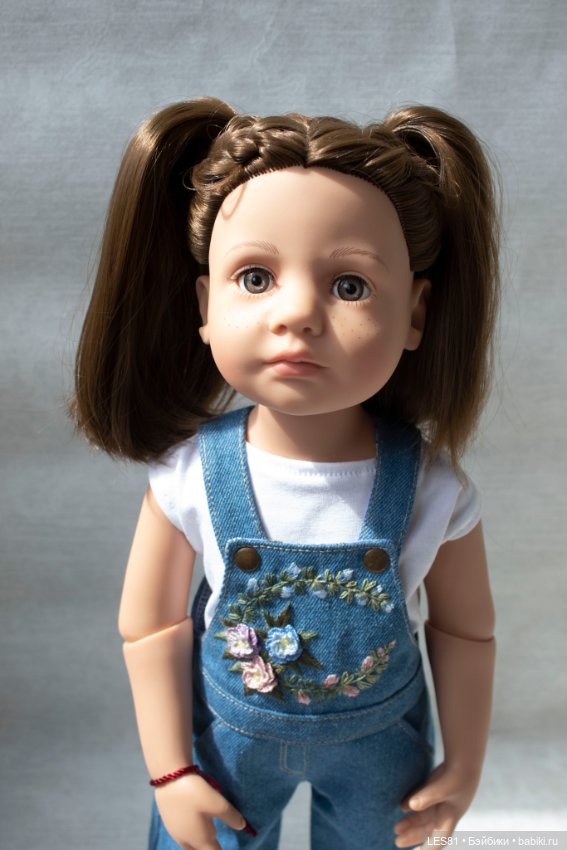 Джинсовый комбез с вышивкой и футболка, на кукол Готц и им подобных (фото 4)
