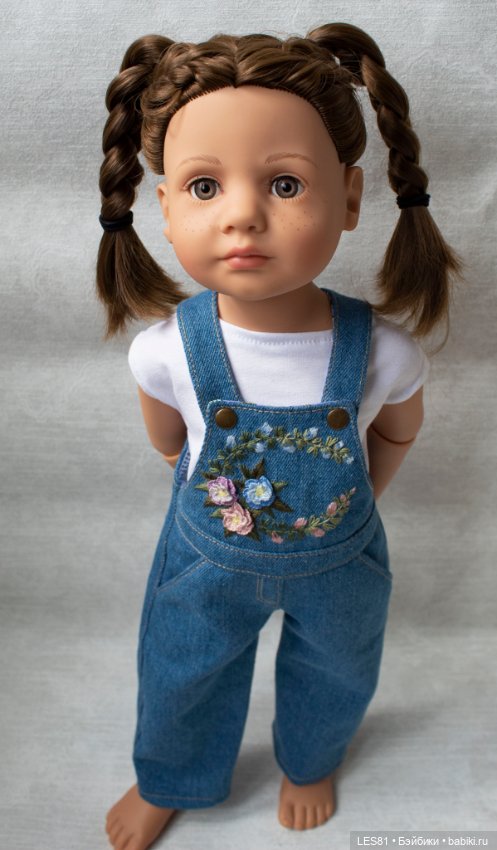 Джинсовый комбез с вышивкой и футболка, на кукол Готц и им подобных