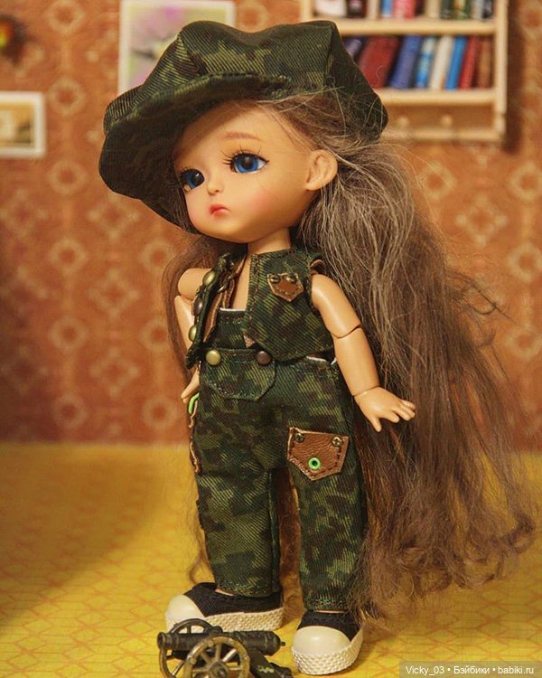 Джинсовые комбинезоны + костюм-хаки для малышек 1/8 бжд