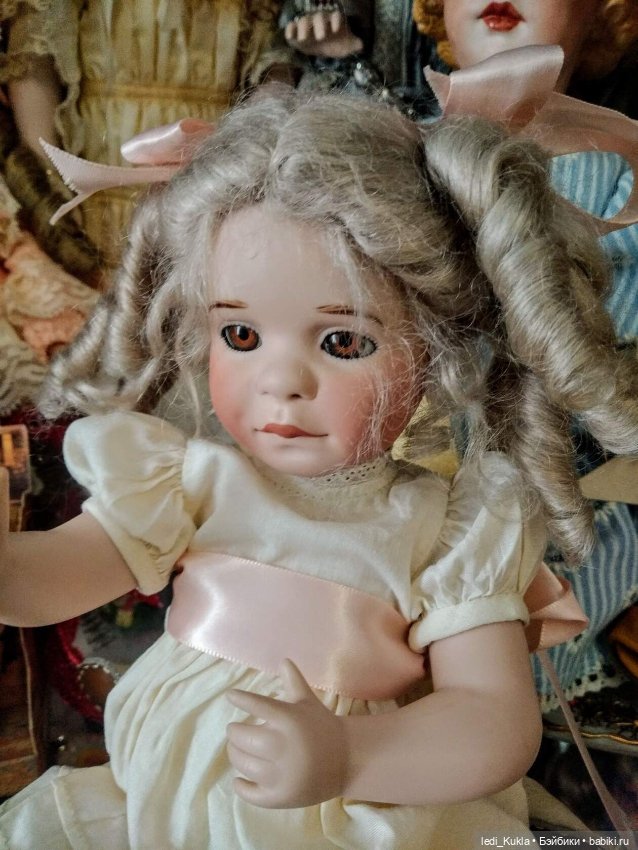 фарфоровая кукла клеймо. куклы середины 90 х годов. куклы леонардо 19 marie. винтажные фарфоровые куклы англия с клеймом wen ejonu. клейма антикварных кукол.