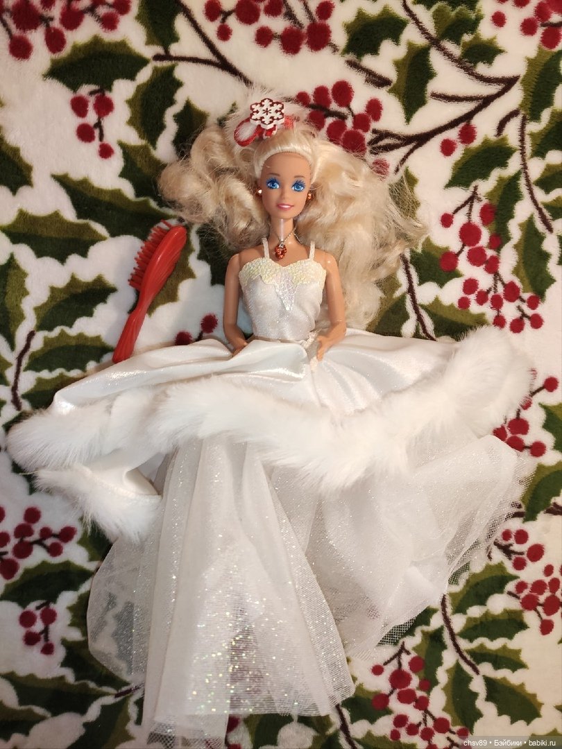 Happy Holidays Barbie 1989 687892