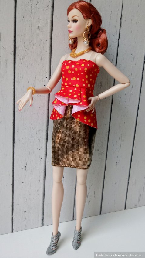 Одежда Барби Аутфит фешн пак золотое платье фэшн пак вечерний аксессуары (фото 2)