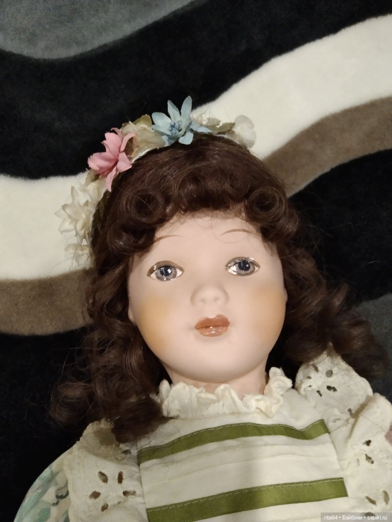 Винтажная фарфоровая кукла 1995 г (фото 3)