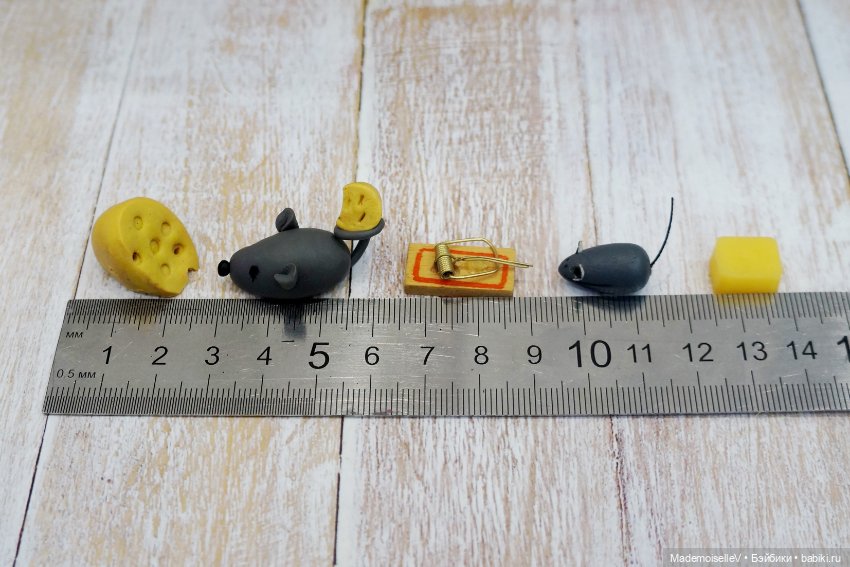 Сыр в мышеловке и мышки — Миниатюра для кукол